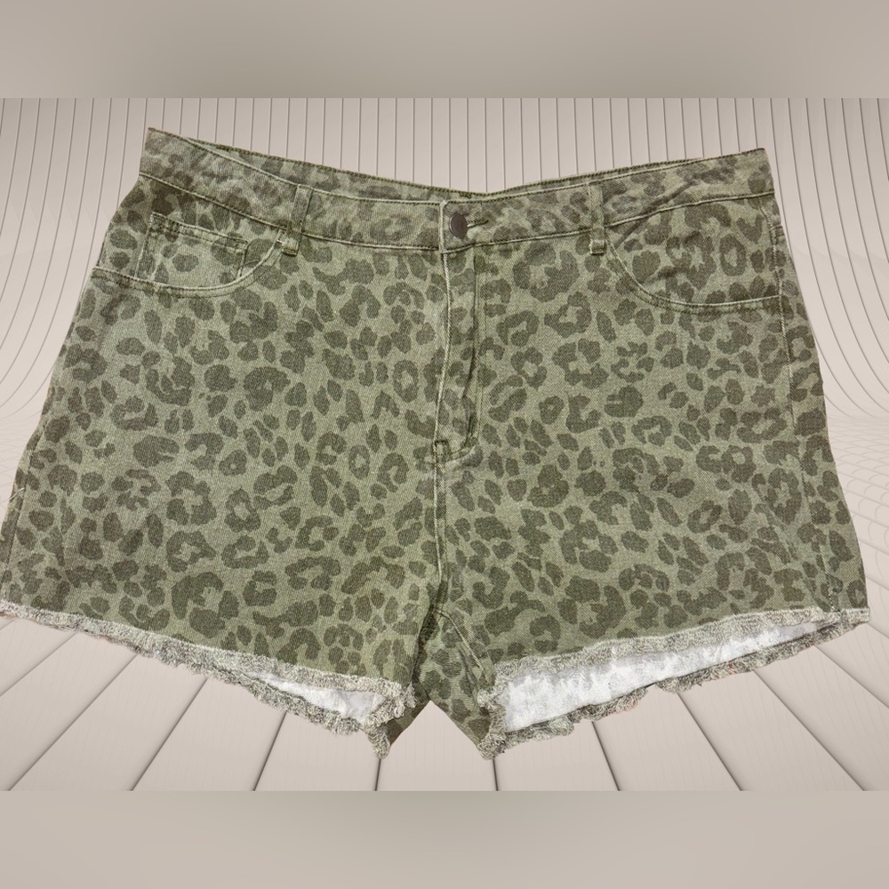 Women’s Size 18 Olive Green Leopard Print High Waist Cut Off Denim Safari Shorts